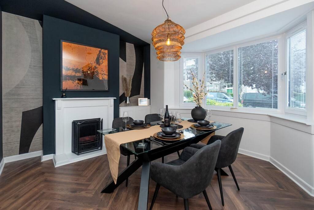 Boutique West-end Living With Bicocca Apartment